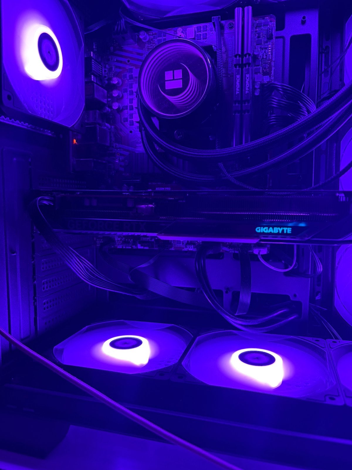 RTX 5060, Ryzen 7 7500X gaming-pc, Ophalen, Zo goed als nieuw