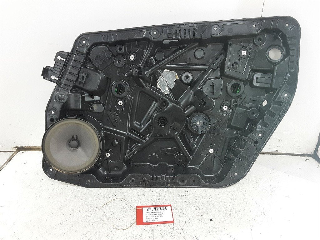 VITRE MECANISME AVANT DROIT A Limousine (177.1) (C59365106), Mercedes-Benz, Utilisé, Dialog.mb@mercedes-benz.com, Mercedes-Benz AG