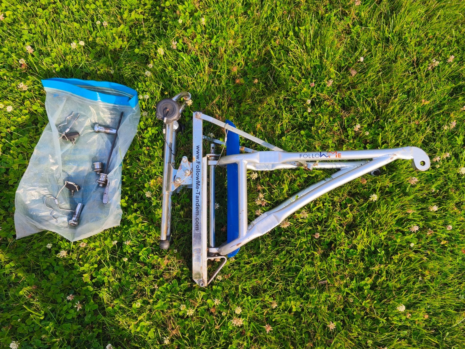 Suivez-moi en tandem, Vélos & Vélomoteurs, Enlèvement
