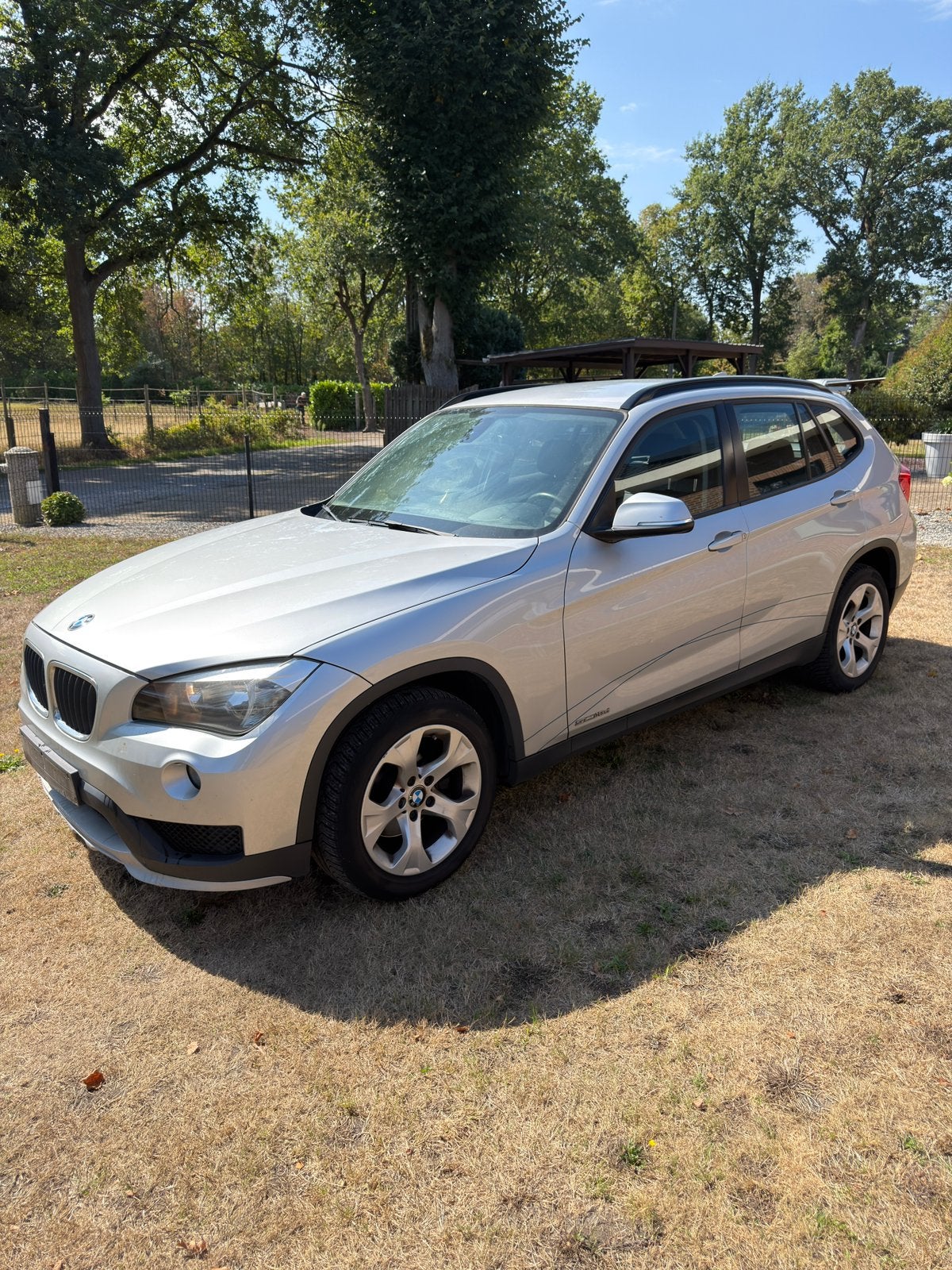 BMW X1 Sdrive18d, Autos, BMW, Entreprise, Boîte manuelle, Noir, 5 portes