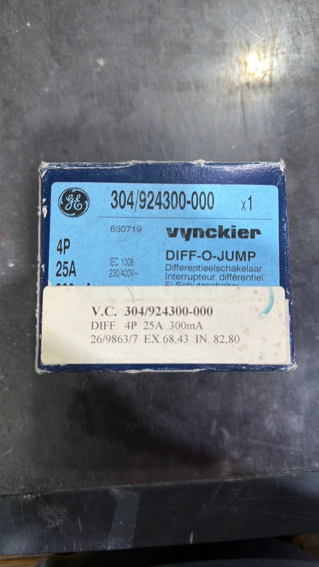 VYNCKIER DIFFERENTIEEL 4P 24A 300MA NIEUW, Télécoms, Téléphonie mobile | Batteries, Enlèvement, Comme neuf