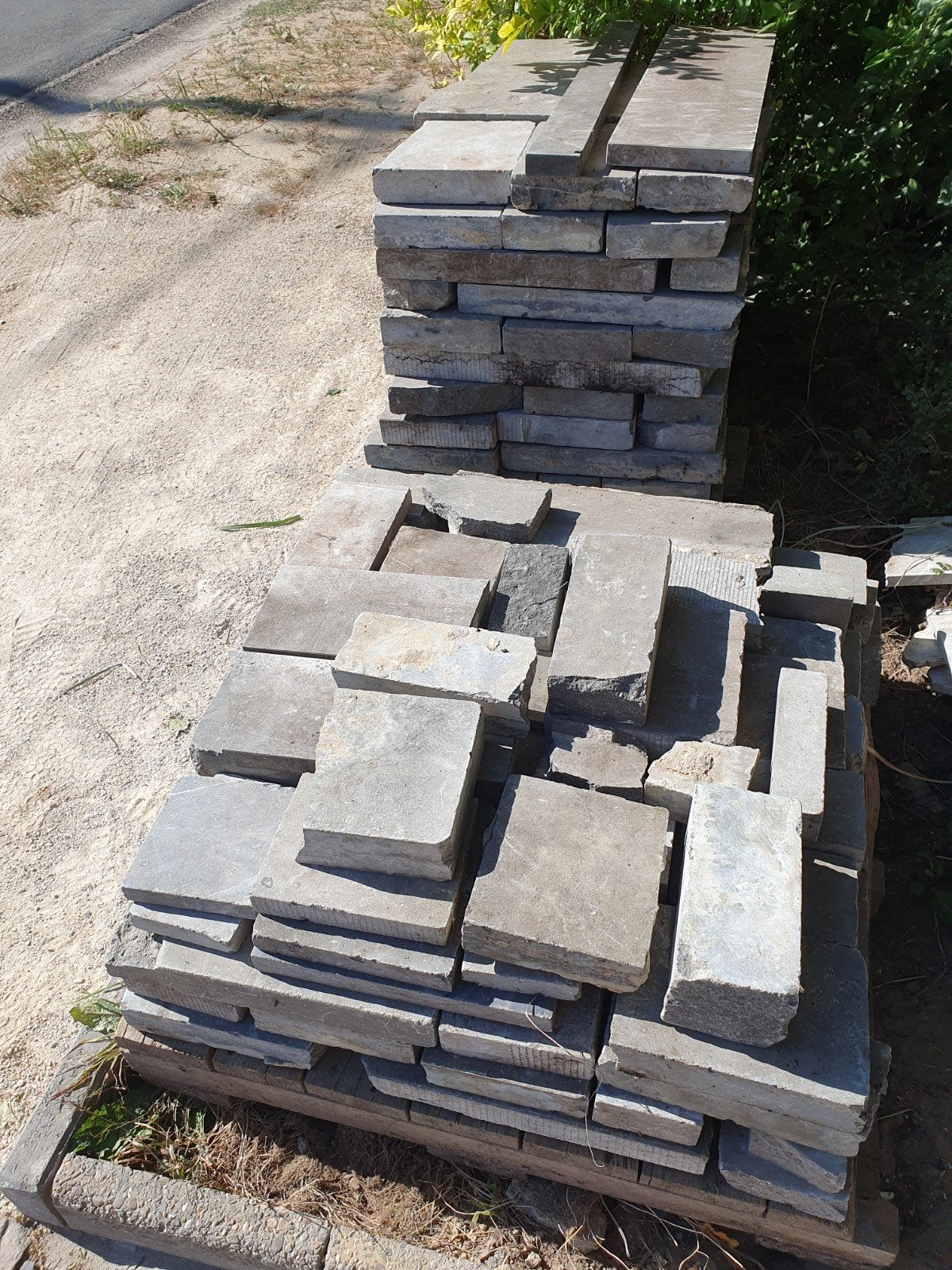 lot stukken blauwe steen, diktes rond 5cm, +-8m2, Ophalen, Gebruikt, Overige typen, 5 tot 10 m²