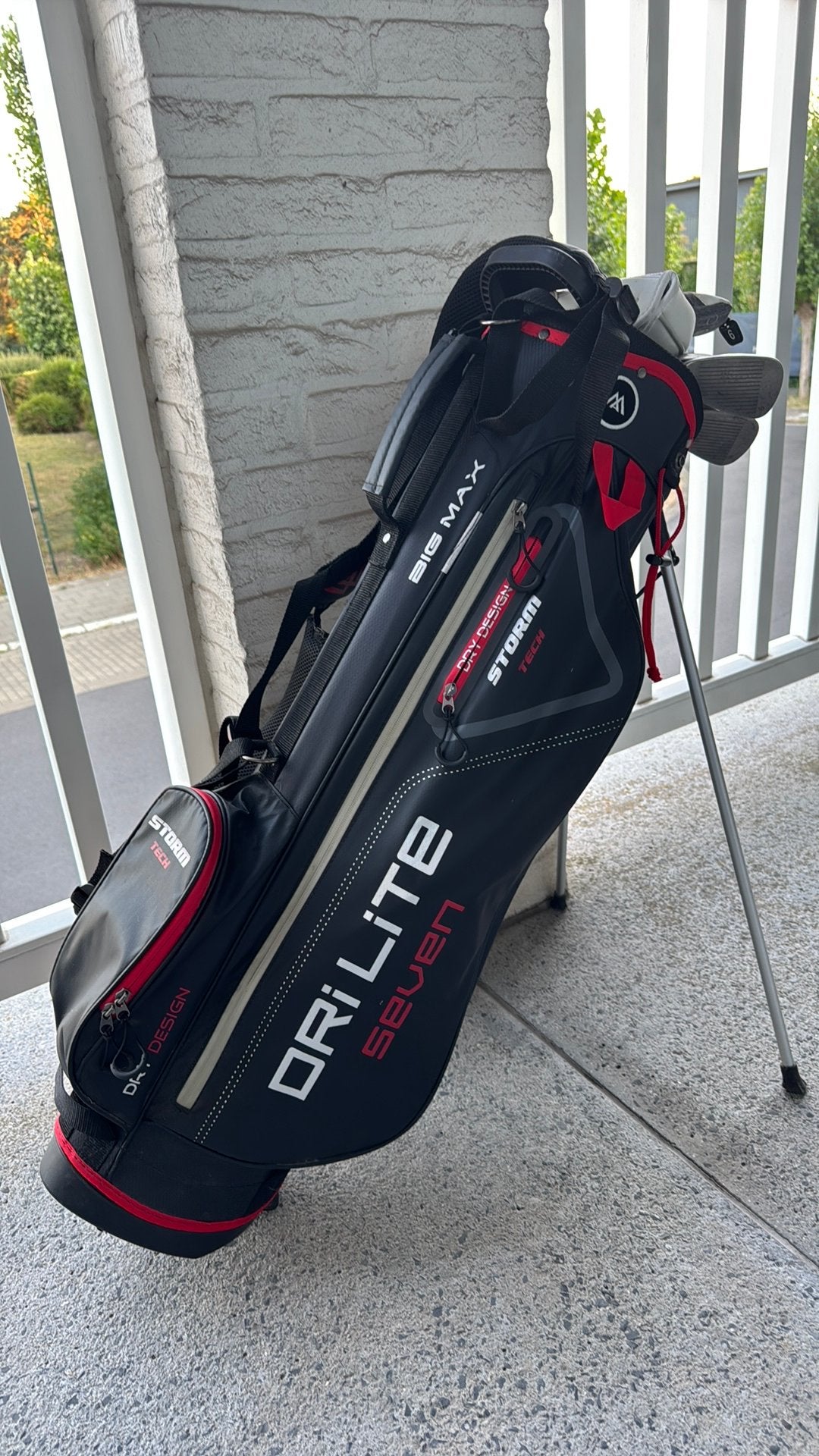 Golftas met clubs in zeer goede staat (dames), Sport en Fitness, Golf, Ophalen, Zo goed als nieuw