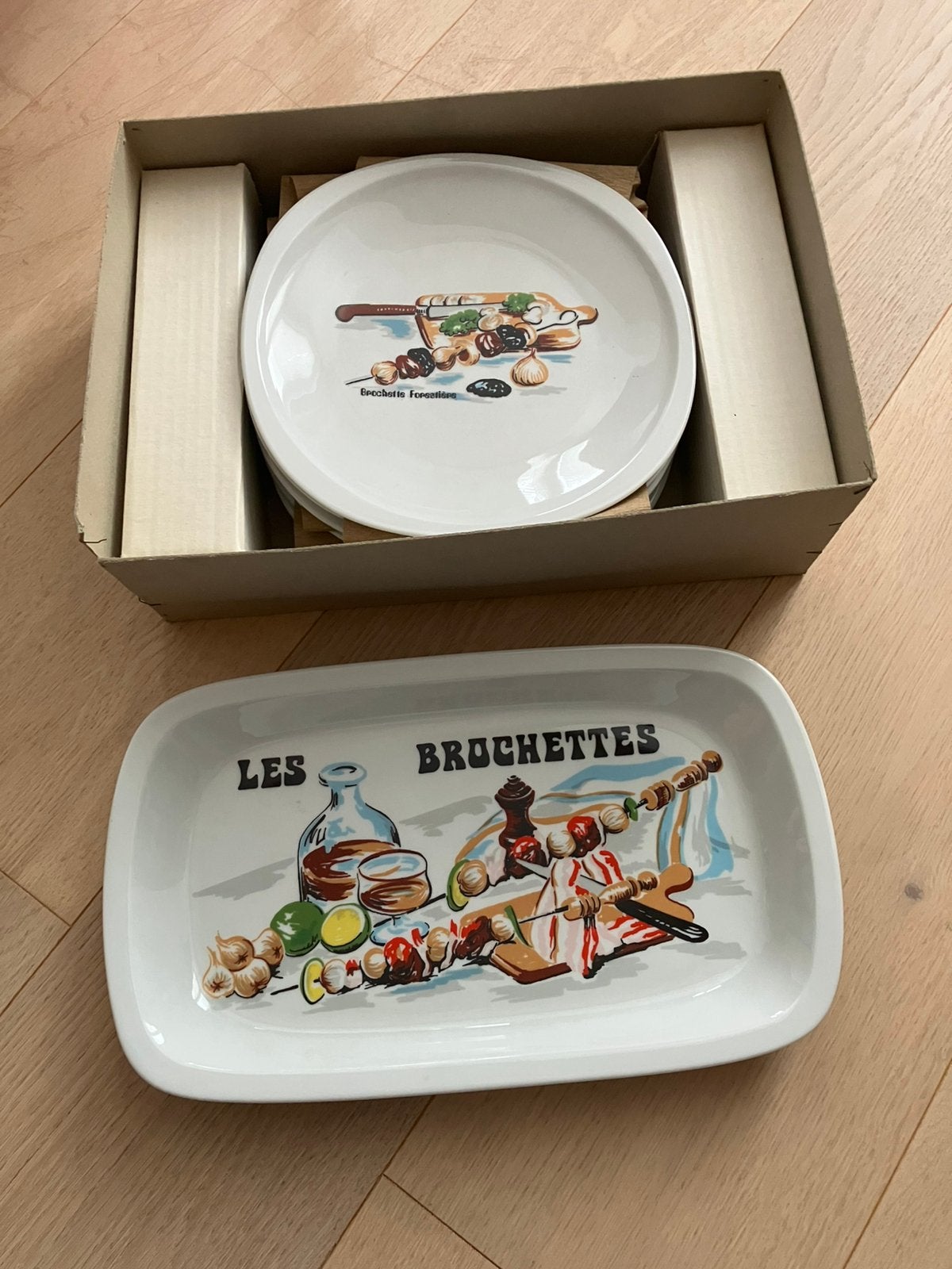 Service à brochettes vintage neuf, Ophalen, Nieuw, Porselein, Vintage