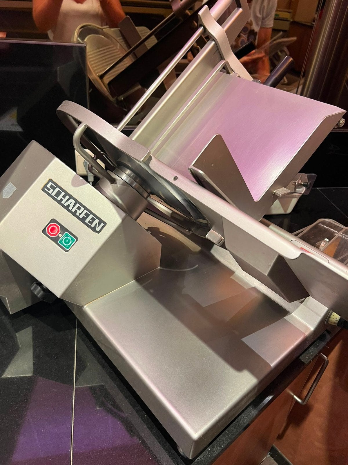 Machine de découpe professionnelle Schaffen. Fabriquée en Al