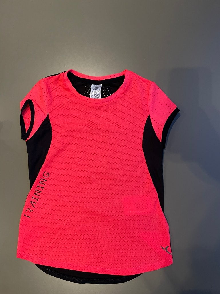 2 t-shirts Decathlon 5/6j, Kinderen en Baby's, Kinderkleding | Maat 110, Ophalen of Verzenden, Zo goed als nieuw, Meisje, Sport- of Zwemkleding