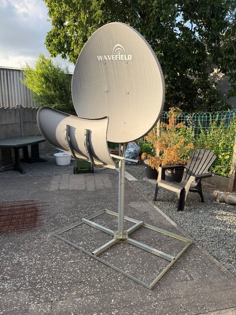 Wavefield T90 schotel met tegelstatief, Telecommunicatie, Antennes en Masten, Ophalen, Gebruikt, Antenne