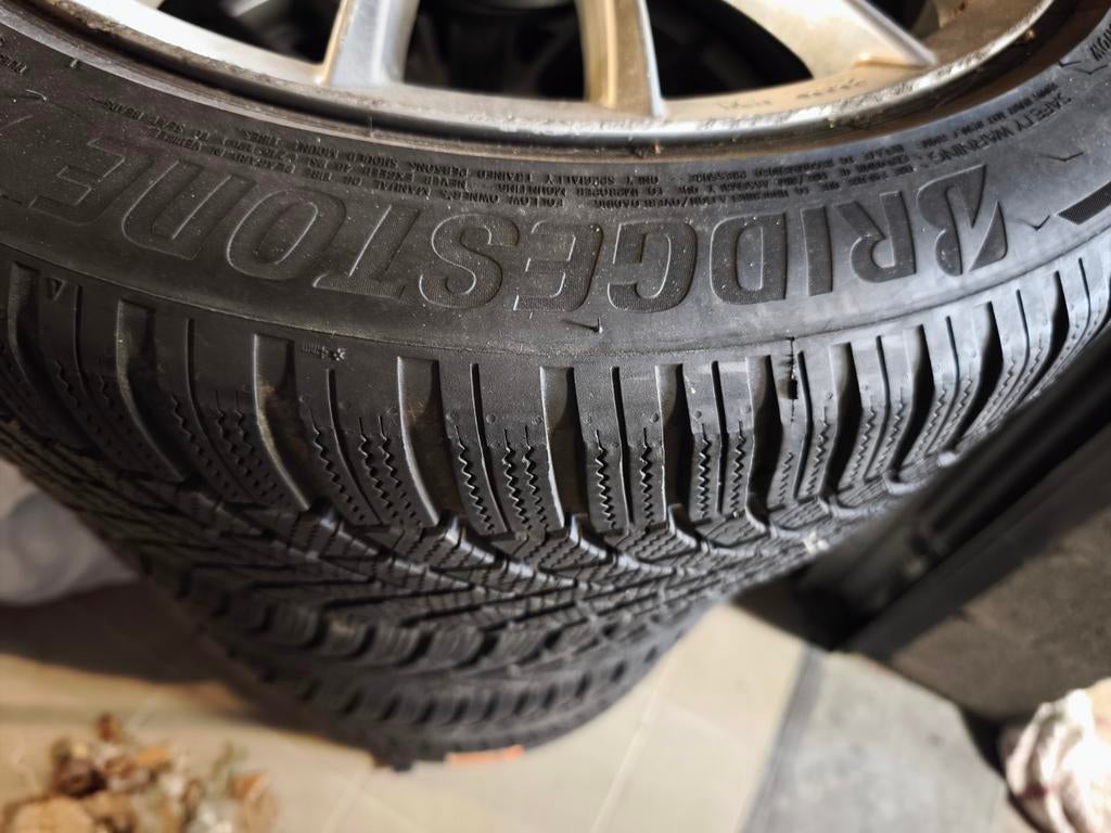 Pneus/Pneus Bridgestone hiver/hiver 225/50 r18 en étain, sac, Enlèvement
