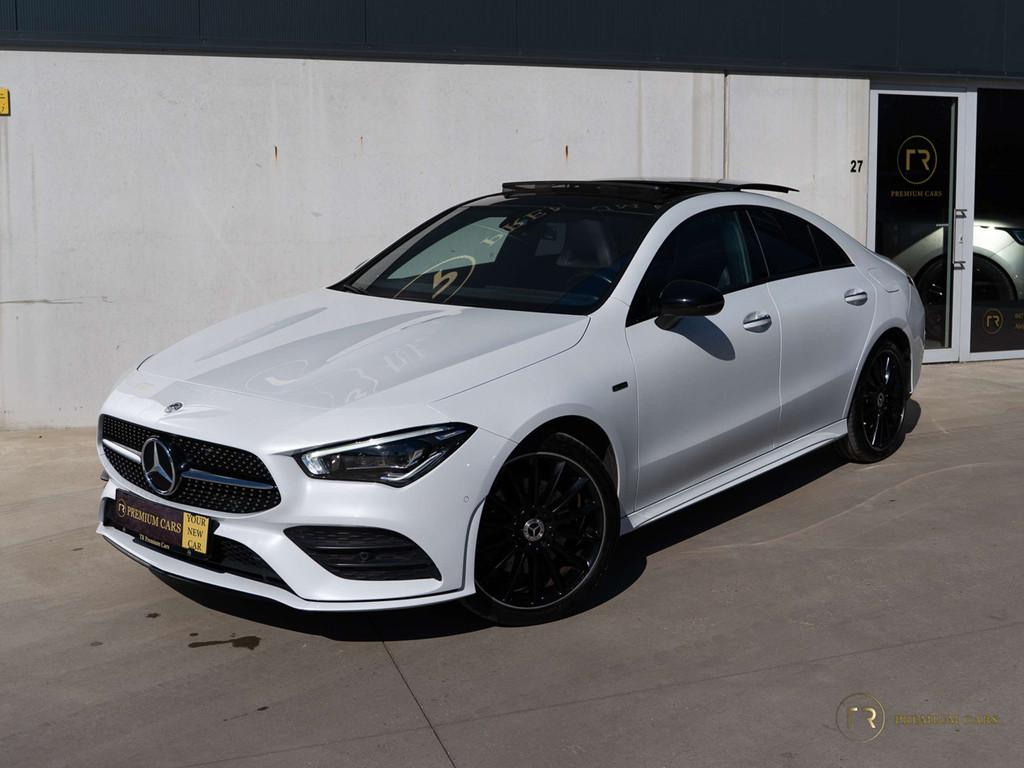 Mercedes-Benz CLA-Klasse 250 e l AMG Line l Premium+ l Pano, Auto's, Mercedes-Benz, Automaat, Gebruikt, 4 cilinders, Wit