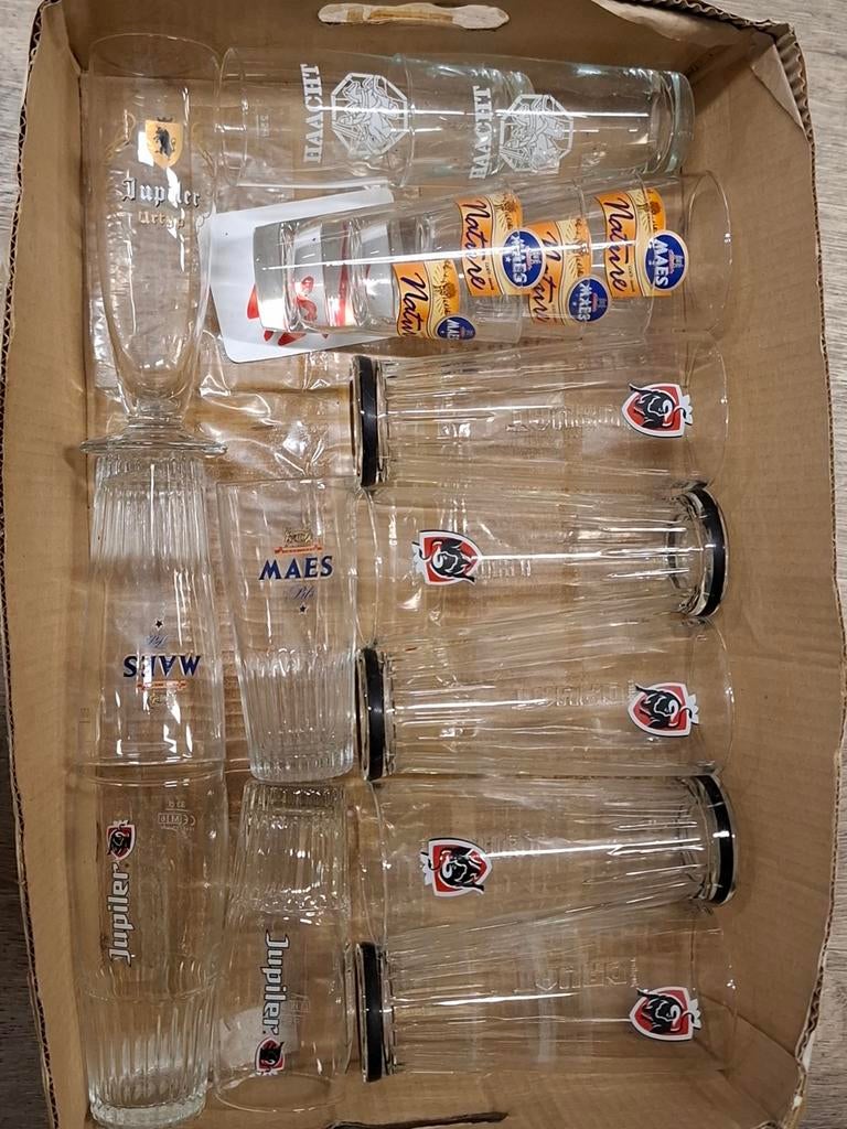 Une trentaine de verres a bière (Pils), Collections, Verres & Petits Verres, Enlèvement, Utilisé, Verre à bière