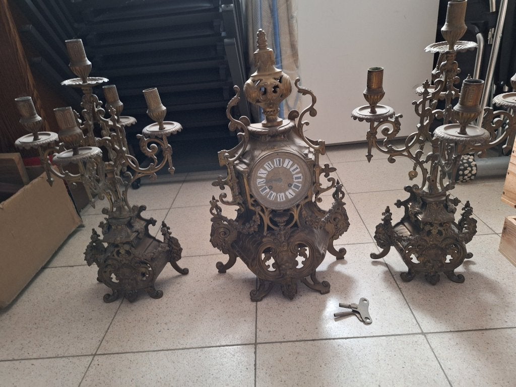 Schouwgarnituur, Enlèvement