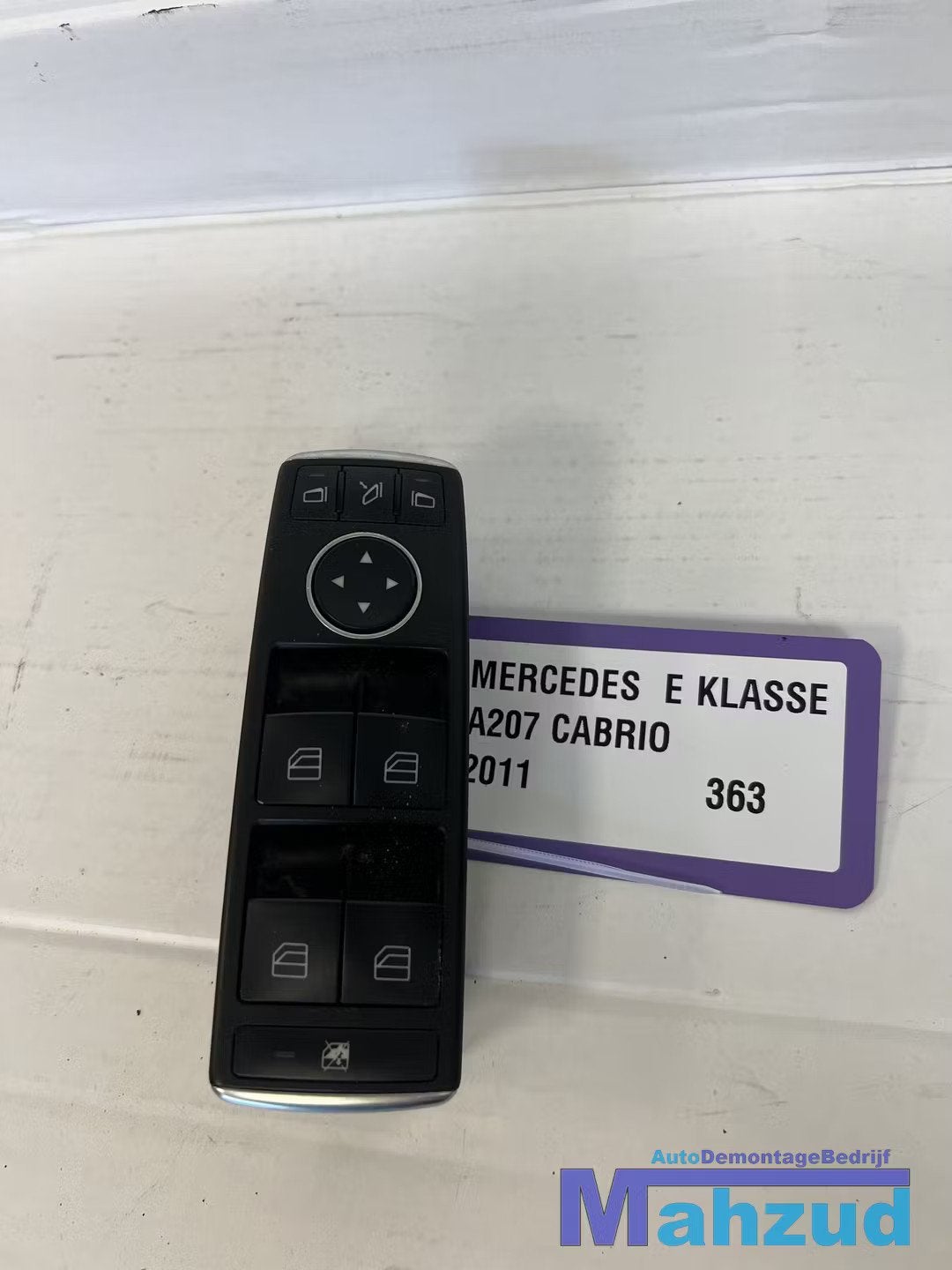 MERCEDES E A207 Links raam schakelaar A2049055402 2009-2016, Mercedes-Benz AG, Mercedes-Benz, Utilisé, Mercedesstrasse 120
70372  Stuttgart, DE