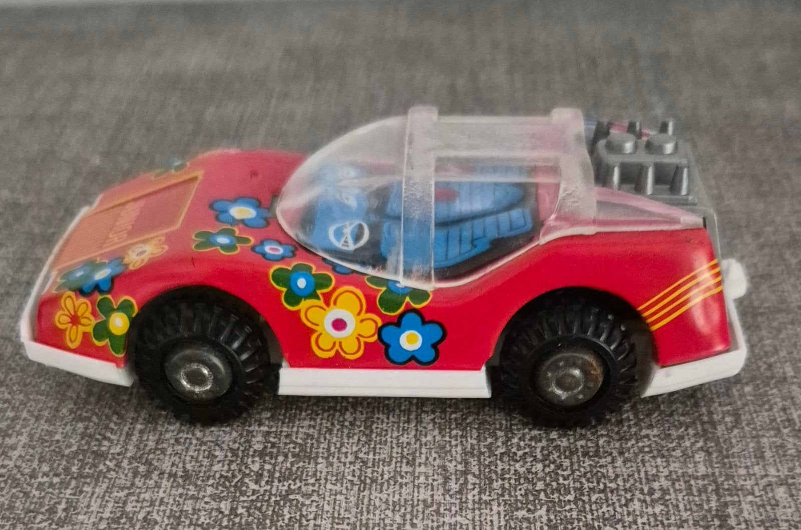 Oost Duitse(DDR)auto Junior Flower Power jaren 60/70, Verzamelen, Ophalen