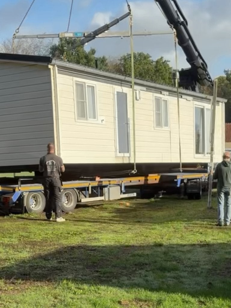 Chalet met staanplaats, Enlèvement ou Envoi, Comme neuf