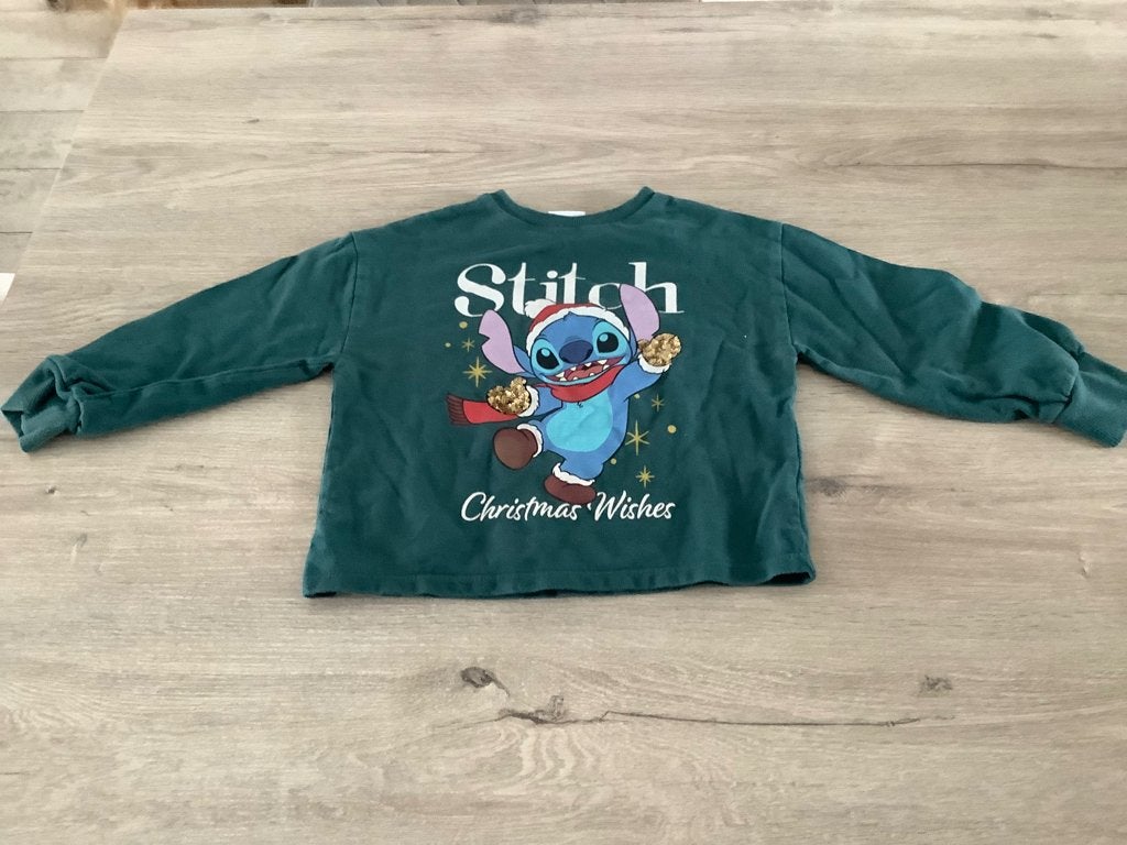 Pull de Noël Disney Stitch pour enfant (taille 122), Enfants & Bébés, Enlèvement ou Envoi, Pull ou Veste, Comme neuf, Disney Classics