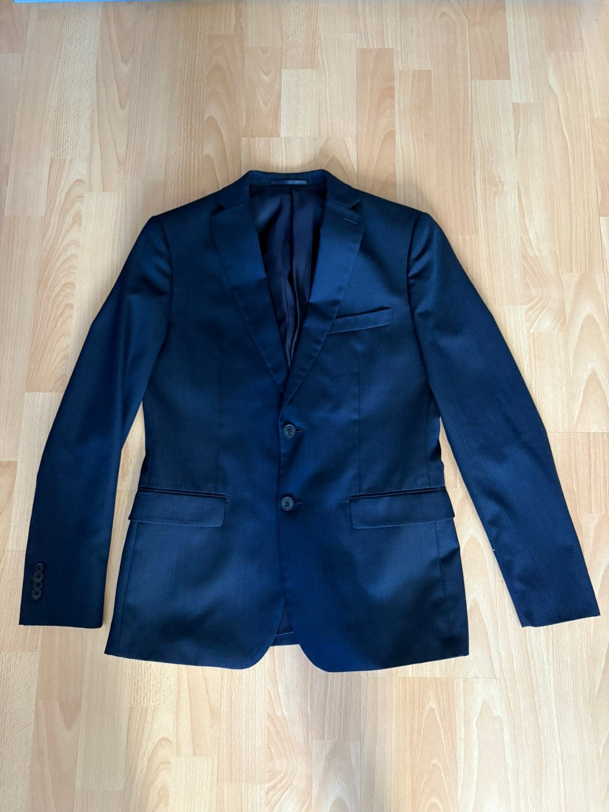 Donkerblauwe kostuum WE, Kleding | Heren, Kostuums en vesten, Ophalen, Zo goed als nieuw, Maat 48/50 (M), Blauw