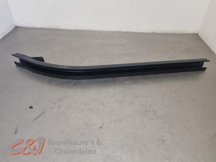 Rail porte coulissante droite d'un Peugeot Partner, Autos : Pièces & Accessoires, Carrosserie & Tôlerie, Peugeot, Utilisé, 3 mois de garantie