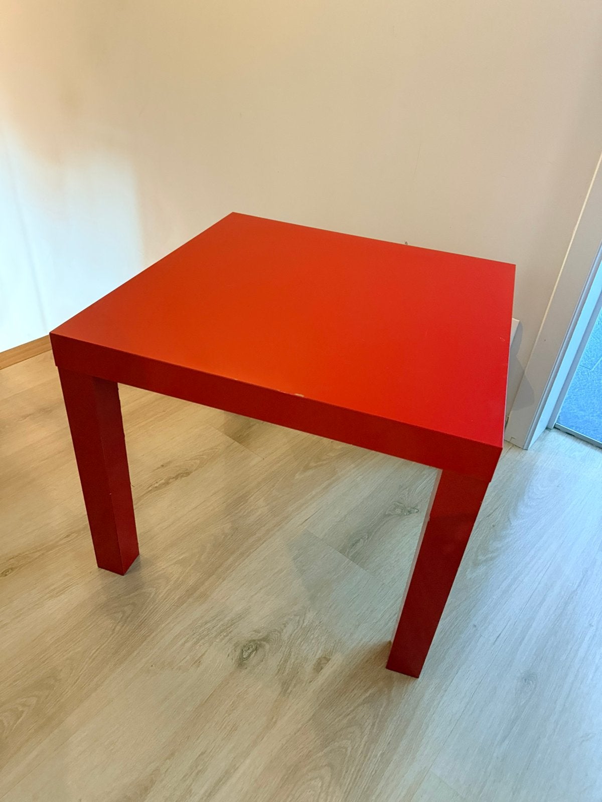 Rode bijzettafel ikea, Ophalen, Zo goed als nieuw