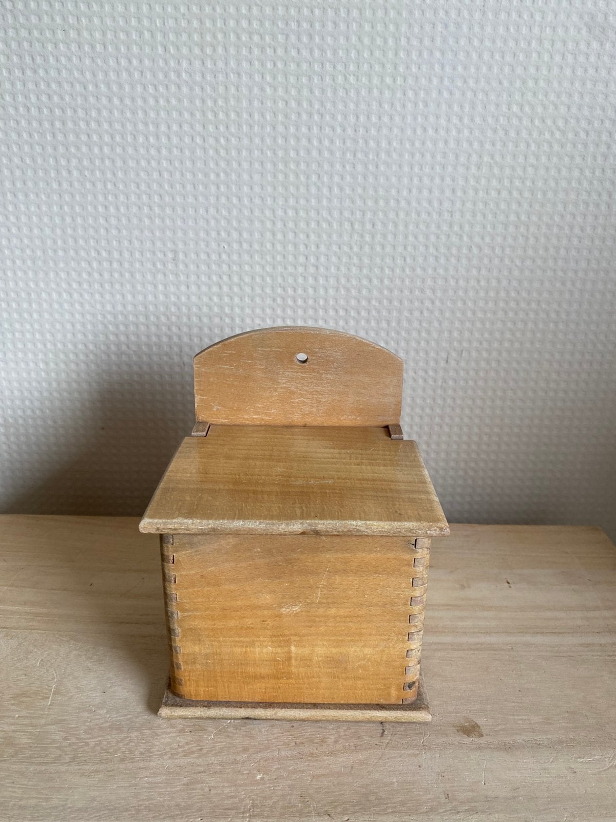 Boîte à sel ou boîte à épices vintage en bois, Antiquités & Art, Enlèvement ou Envoi