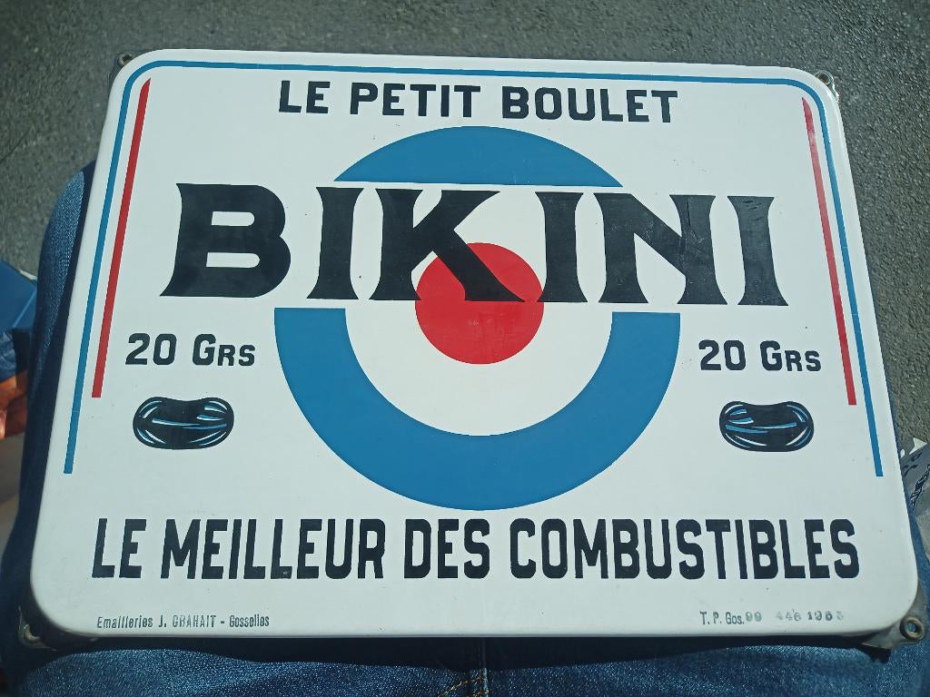 Bikini van oud geëmailleerd bord „Le Petit Boulet”, Ophalen, Zo goed als nieuw