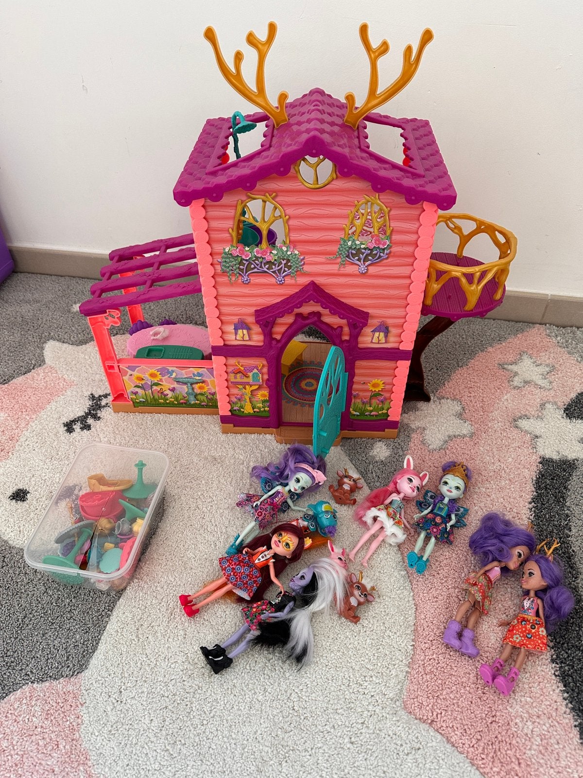 Grote set Enchantimals Hertenhuis incl 7 poppen en acces, Ophalen, Zo goed als nieuw, Poppenhuis