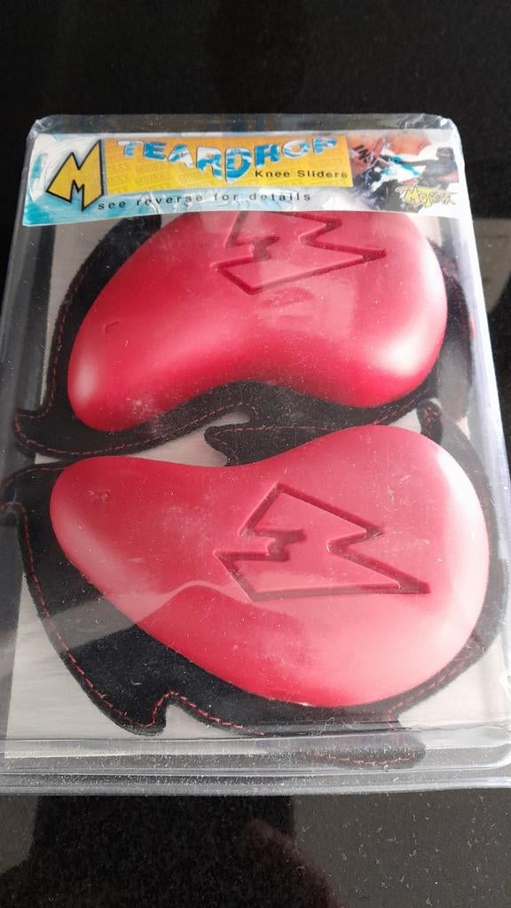Teardrop knee sliders, Ophalen