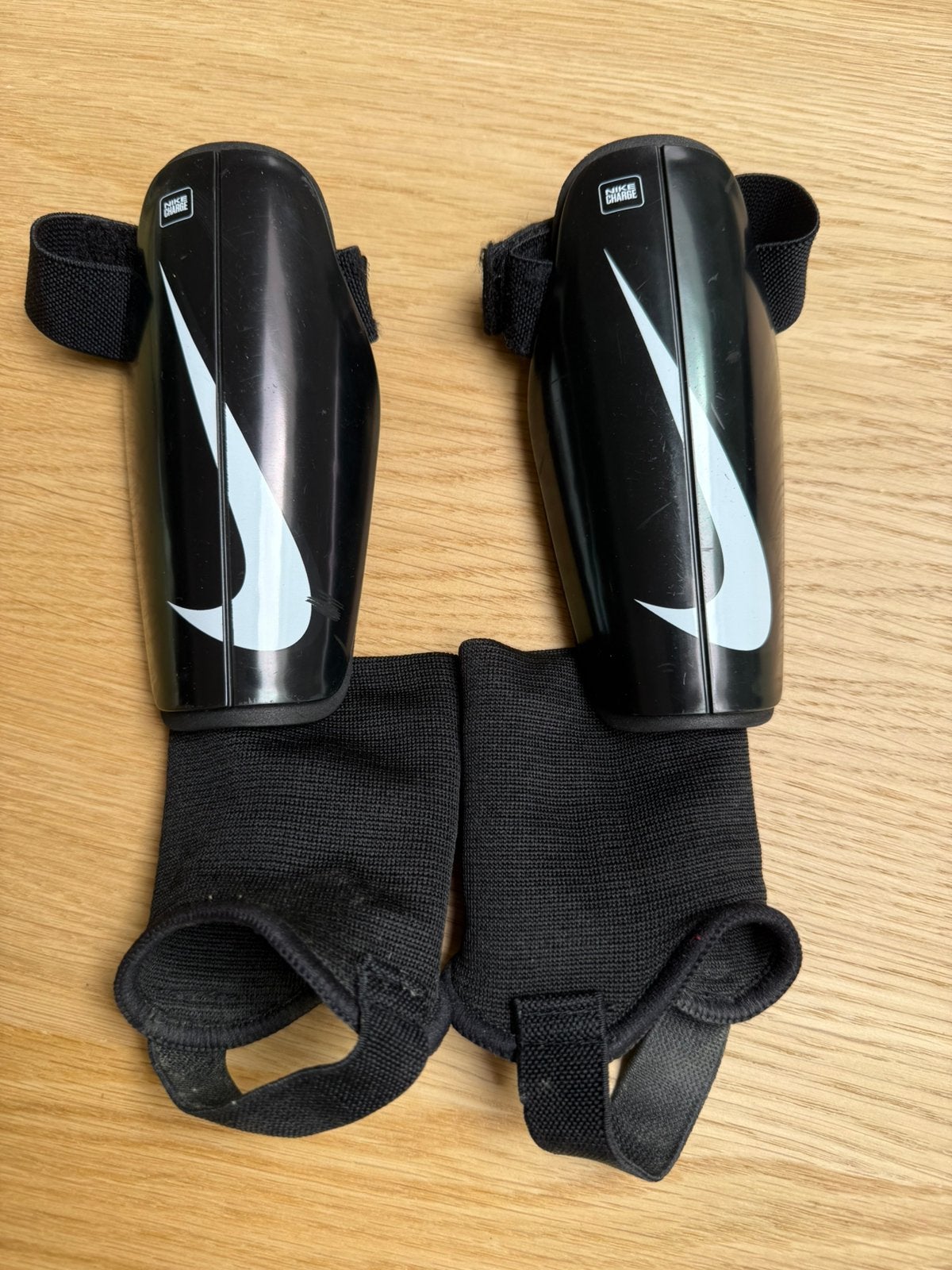 Nike scheenbeschermers voetbal, Sport en Fitness, Ophalen of Verzenden, Gebruikt