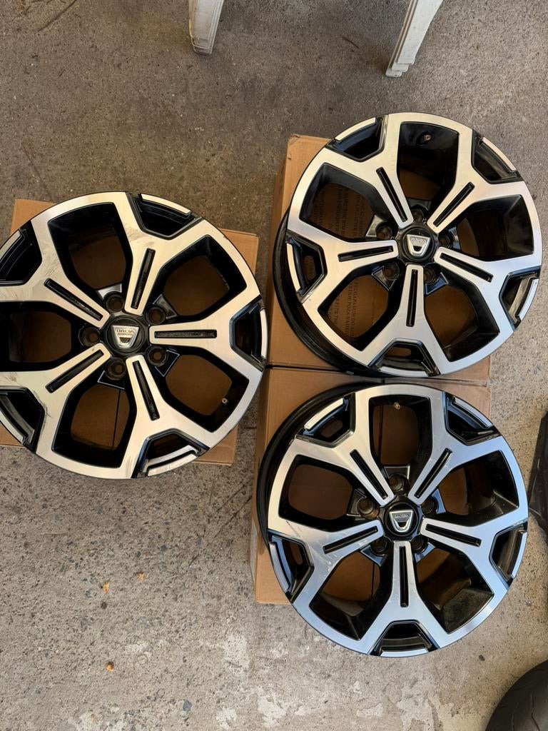 3 Dacia Duster 17 inch lichtmetalen velgen (origineel), Auto diversen, Wieldoppen, Ophalen of Verzenden, Gebruikt