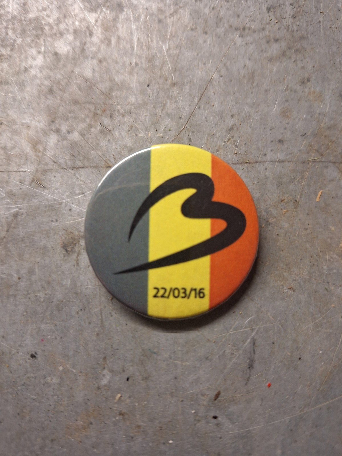 Brussels airport pin, Ophalen