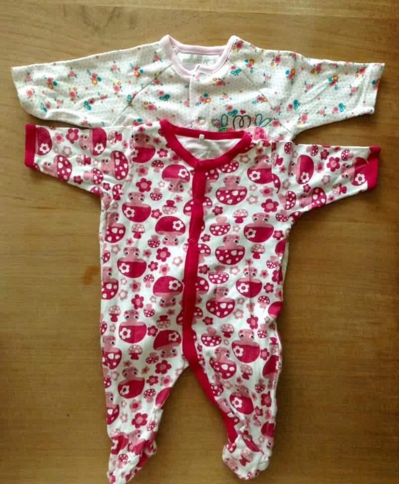 Pyjamas fille bébé 0-1 mois/50 cm, Enfants & Bébés, Enlèvement ou Envoi, Comme neuf, Fille, Vêtements de nuit ou Sous-vêtements