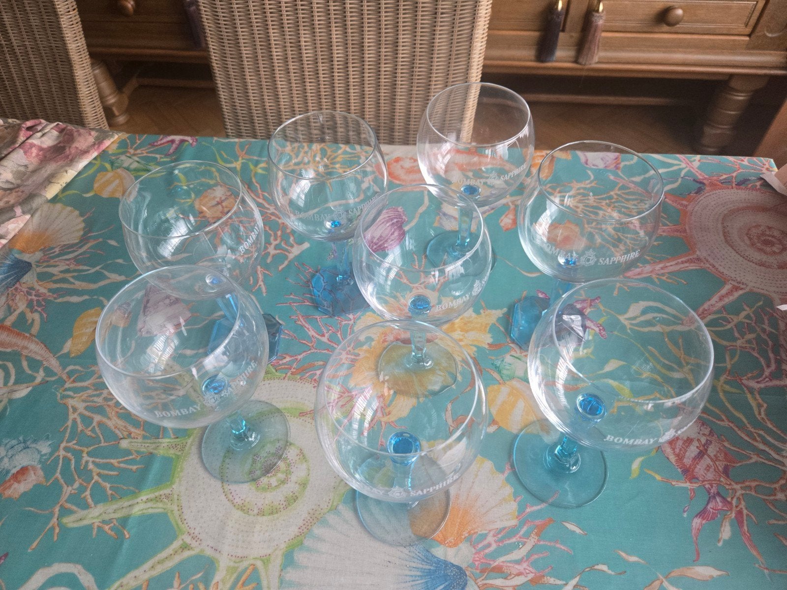 Negen nieuwe licht azuurblauwe Bombay Sapphfire glazen,geen, Ophalen of Verzenden, Nieuw, Overige typen