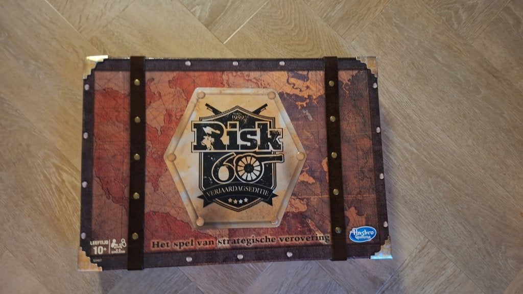 Bordspel nieuw Risk 60 jaar verjaardagseditie, Hobby en Vrije tijd, Een of twee spelers, Ophalen of Verzenden, Nieuw