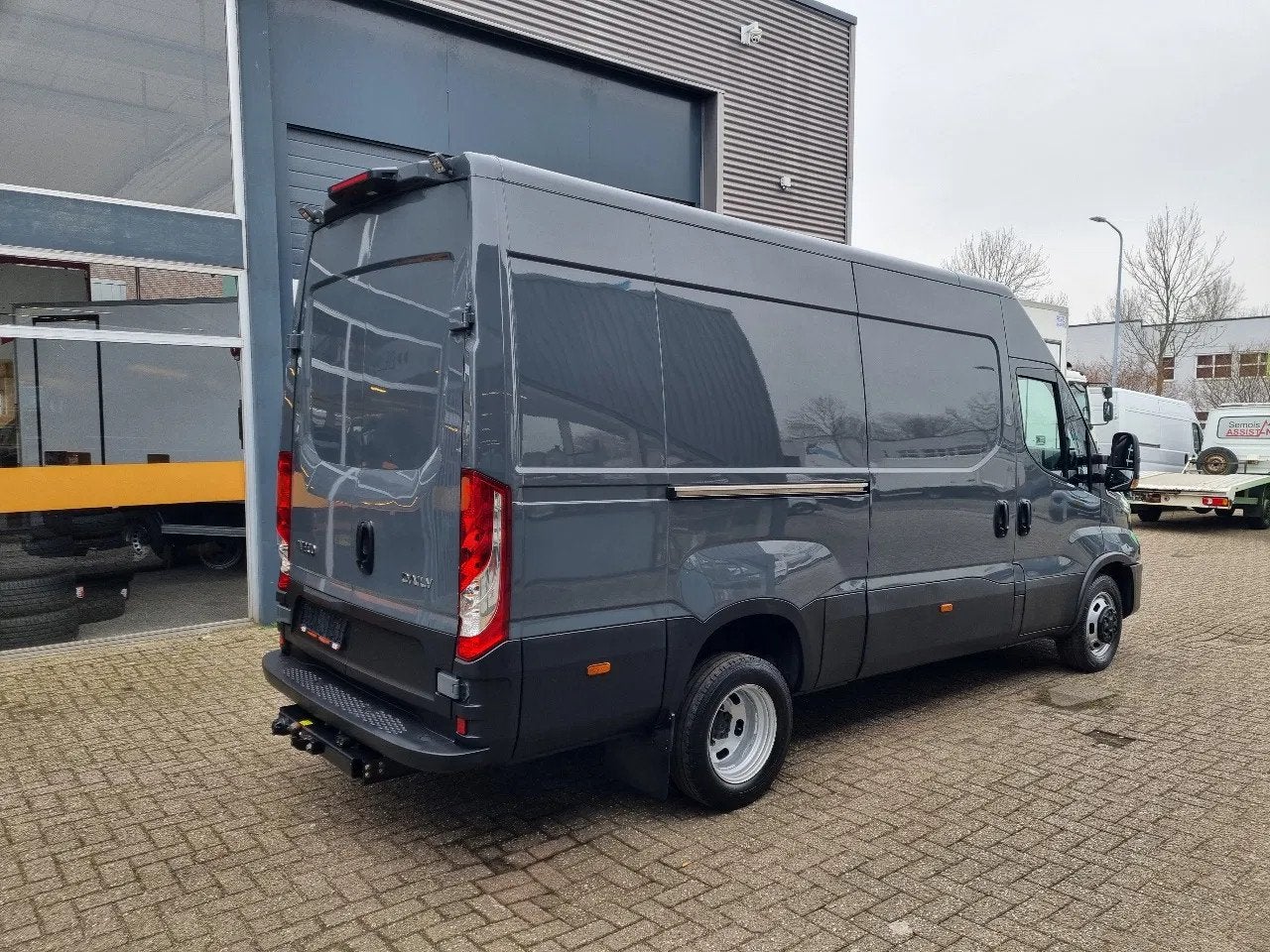 Iveco Daily 35C18 3.0D L2H2 HI-MATIC EURO 6, Autos, Camionnettes & Utilitaires, Argent ou Gris, Achat, Euro 6, Entreprise