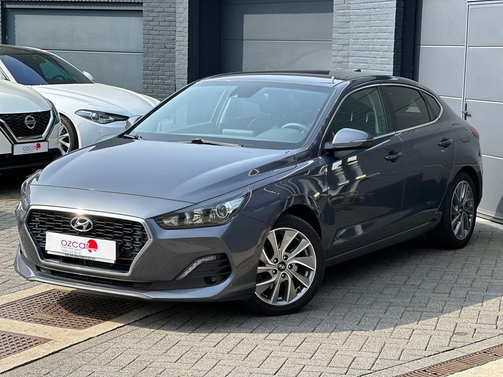 Hyundai i30 1.6 CRDi Fastback /GpsCruiseCam/1Eig/*1JGarantie, Auto's, Hyundai, 4 cilinders, Leder en Stof, https://public.car-pass.be/vhr/b43d5067-db80-4666-a3d8-0b1ebfd5daa3