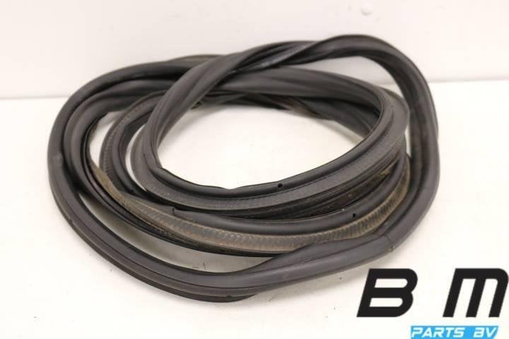 Achterkleprubber VW Golf 5 5drs 1.4 TSI 1K6827705E, Gebruikt