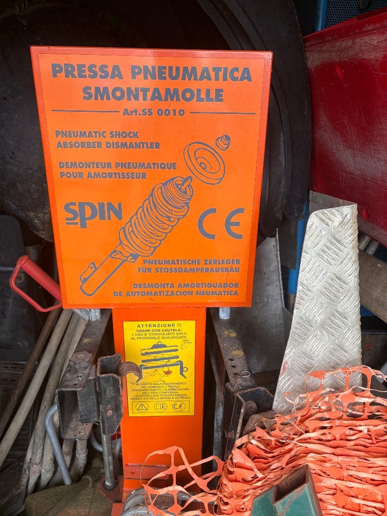 Presse à amortisseur pneumatique