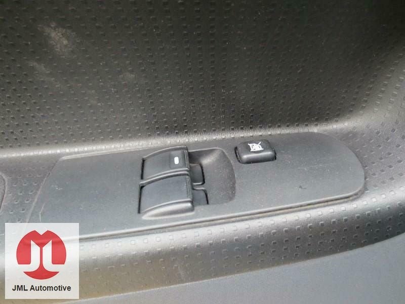 RAAMSCHAKELAAR RAAMBEDIENING LINKS VOOR MITSUBISHI COLT, -, Utilisé, Mitsubishi, -