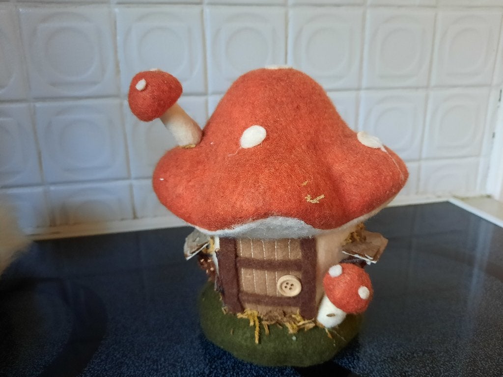 heel mooi paddestoel huisje  als decoratie voor de herfst, Enlèvement ou Envoi, Article de fête