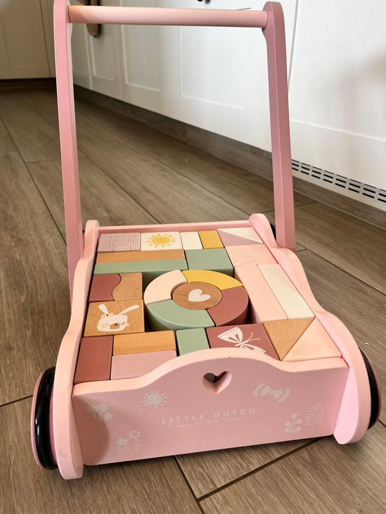 Duwkarretje met blokjes little dutch, Kinderen en Baby's, Speelgoed | Houten speelgoed, Ophalen, Zo goed als nieuw