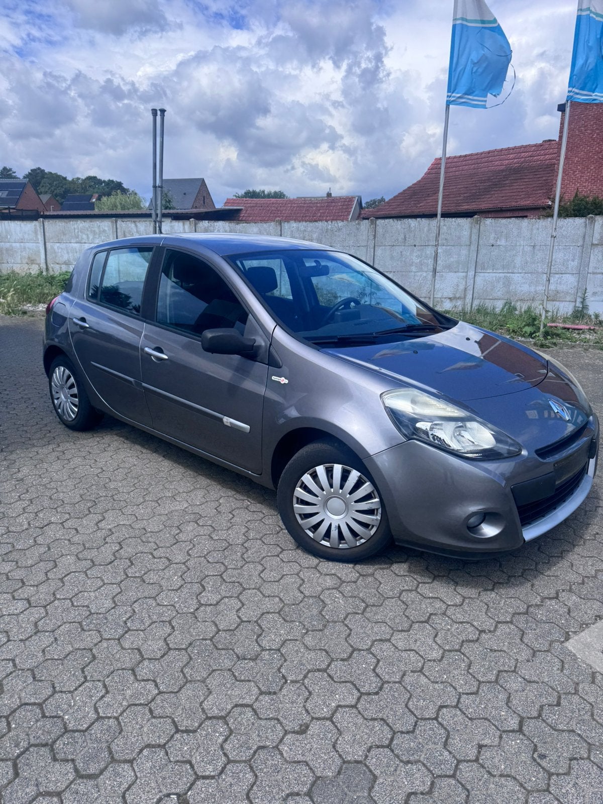 Renault clio 1.2 benzine airco 110.000 km, Auto's, Renault, Particulier, Clio, Navigatiesysteem, Benzine, Ophalen