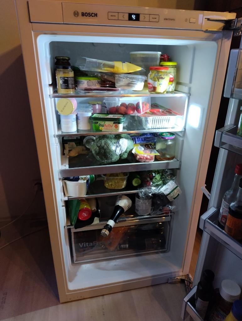inbouwijskast Bosh, Classe énergétique A ou plus économe, Enlèvement, 75 à 100 litres, Sans bac à congélation
