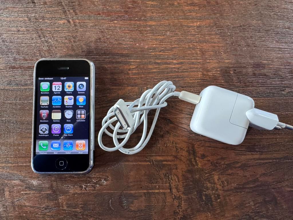 Eerste Apple iPhone 2G 8GB + originele lader in goede staat, Telecommunicatie, Mobiele telefoons | Apple iPhone, Gebruikt, Zwart