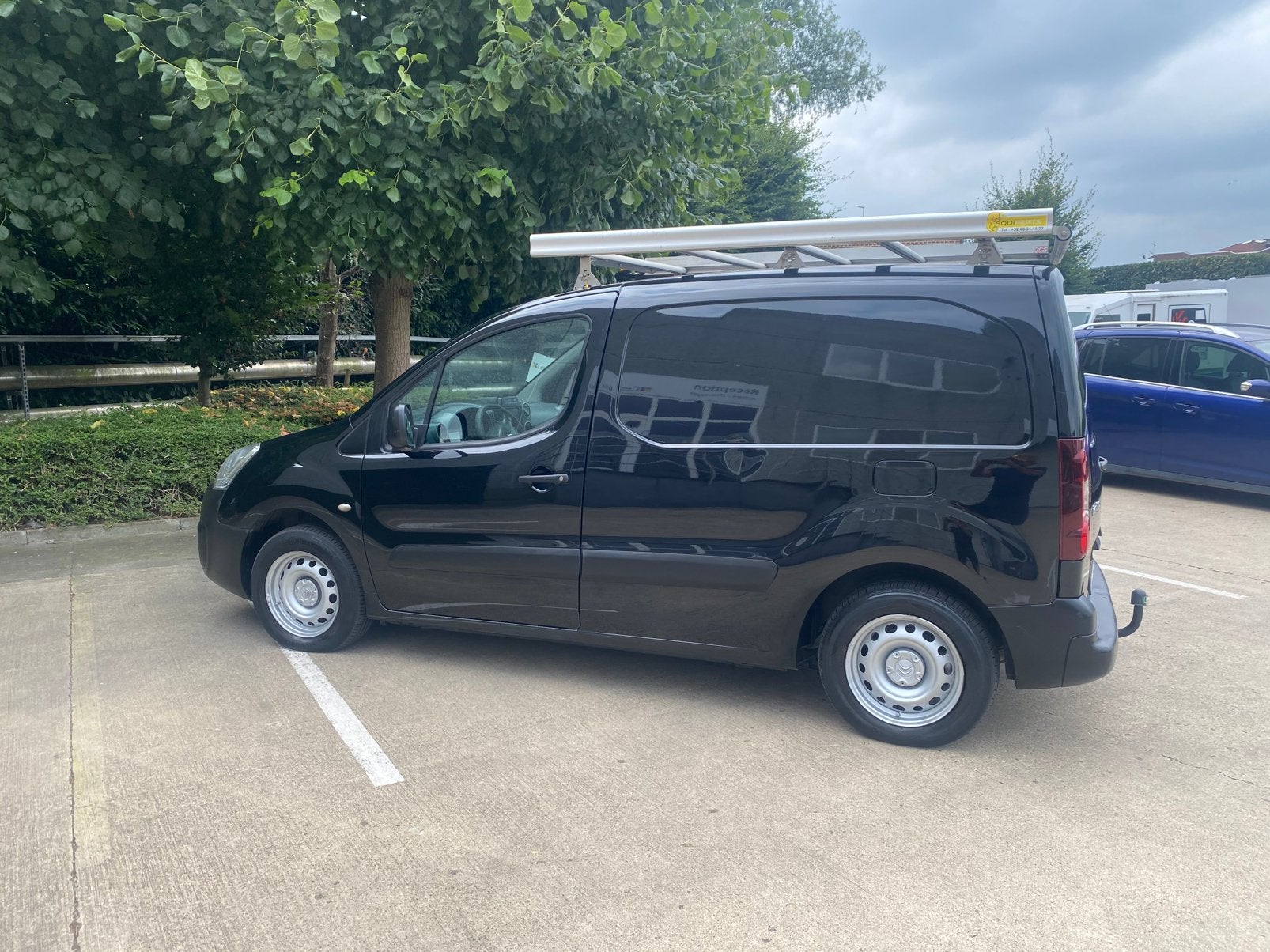Peugeot partner euros 6b 2017 208 000 km très bon état, Autos, Camionnettes & Utilitaires, Achat, Noir, Diesel, Particulier