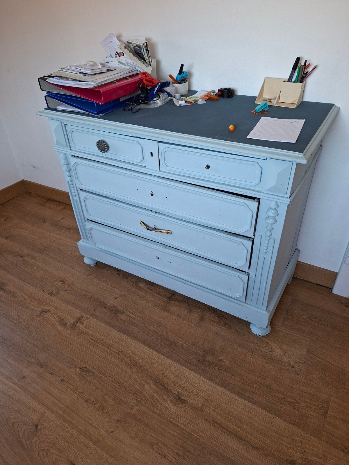 Houten blauwe kast, Enlèvement