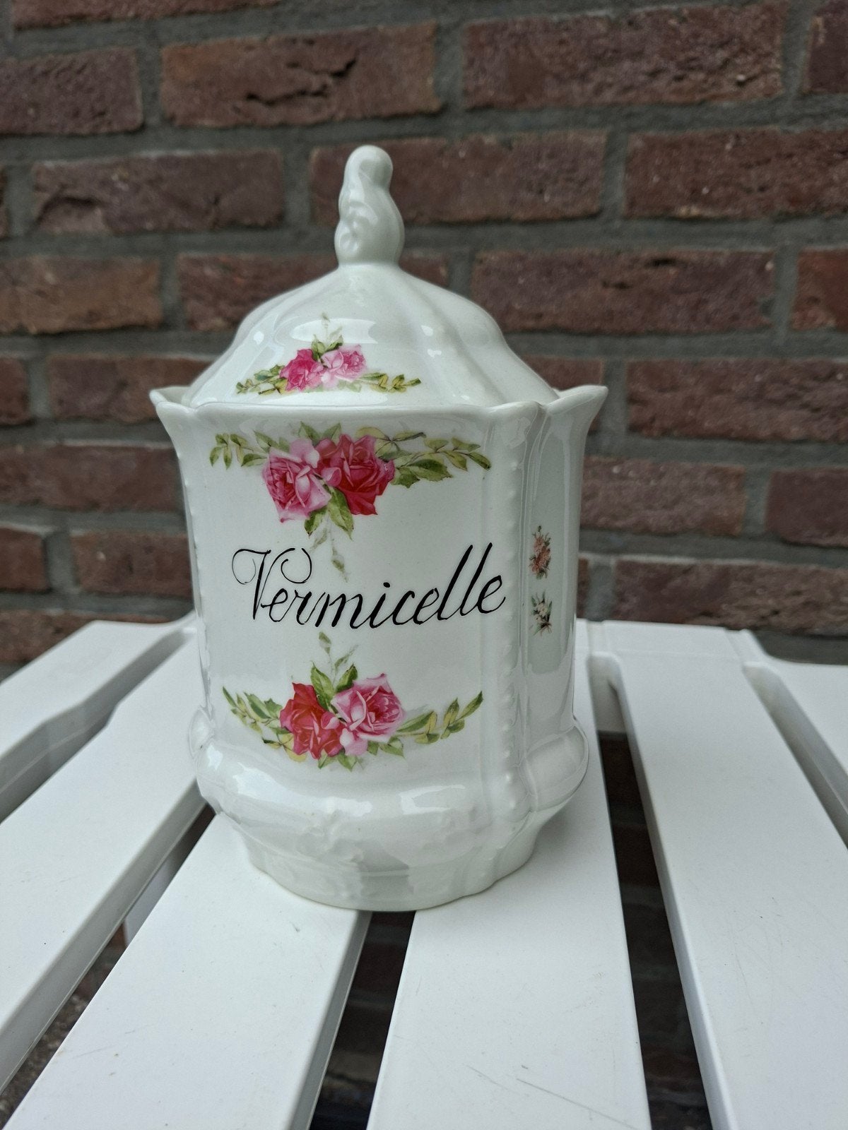 Porseleinen bewaarpot met bloemenmotief, Ophalen