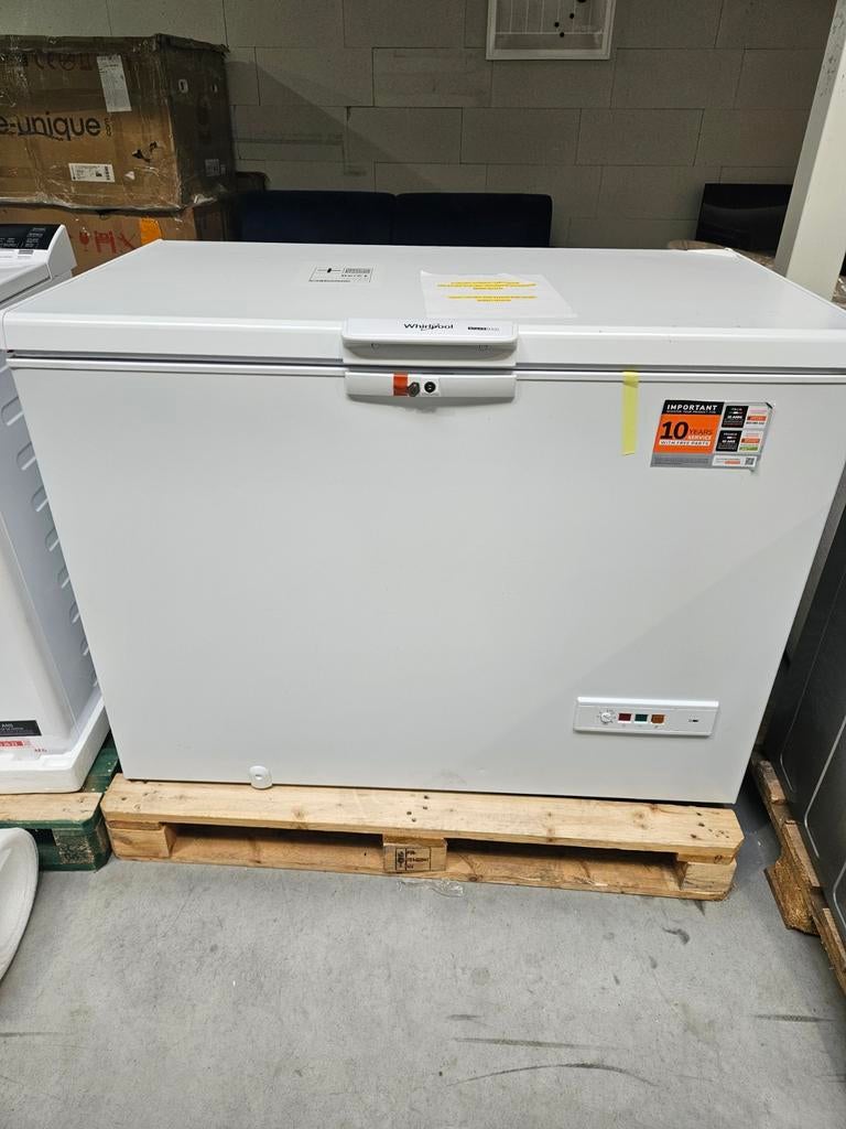 Whirlpool vriezer  staat nieuw met kleine schade 219 liter, Elektronische apparatuur, Vriezers en Diepvrieskisten, Nieuw, Vrijstaand