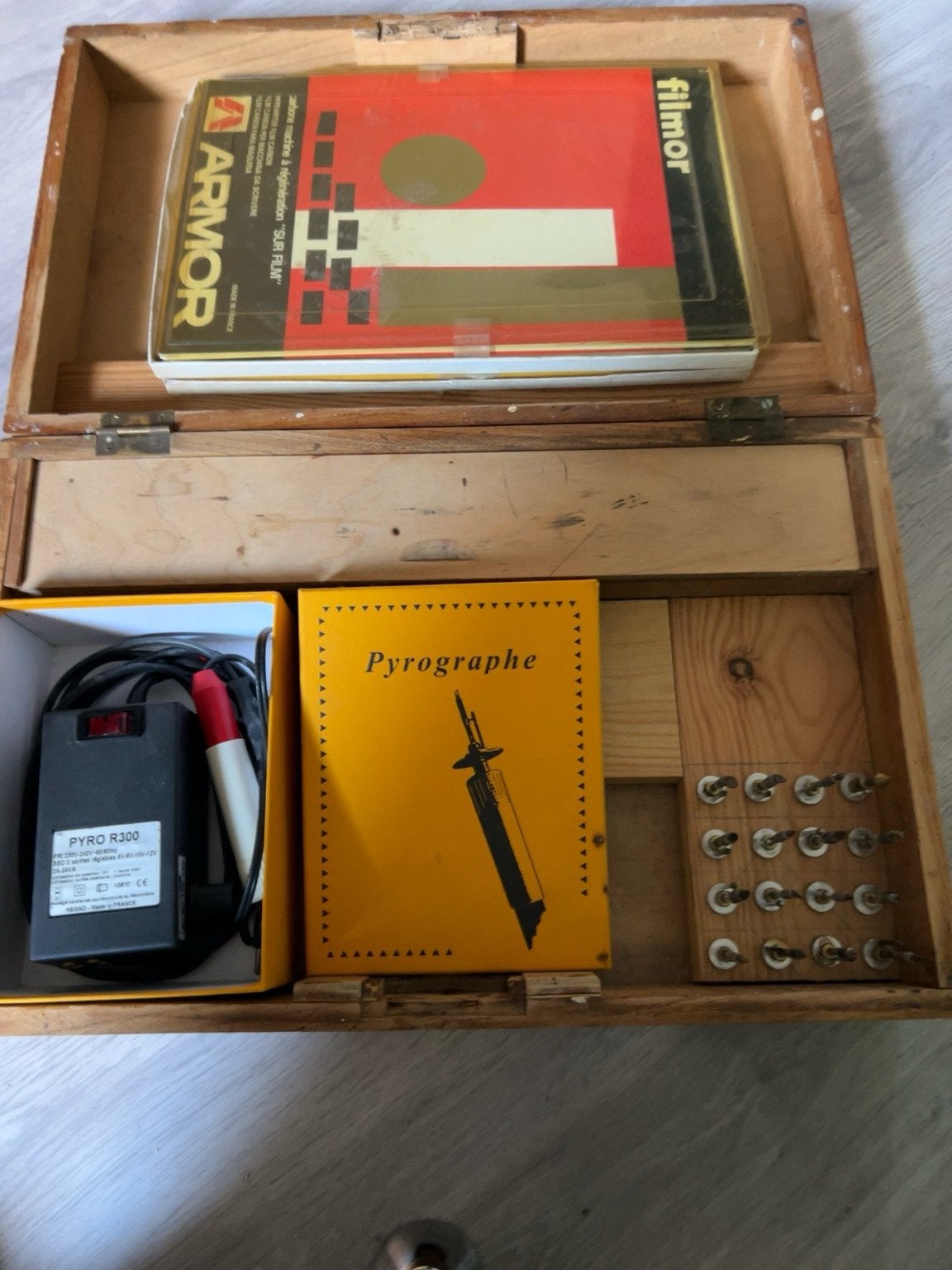 Pyro-R300, Collections, Appareils électroniques, Enlèvement