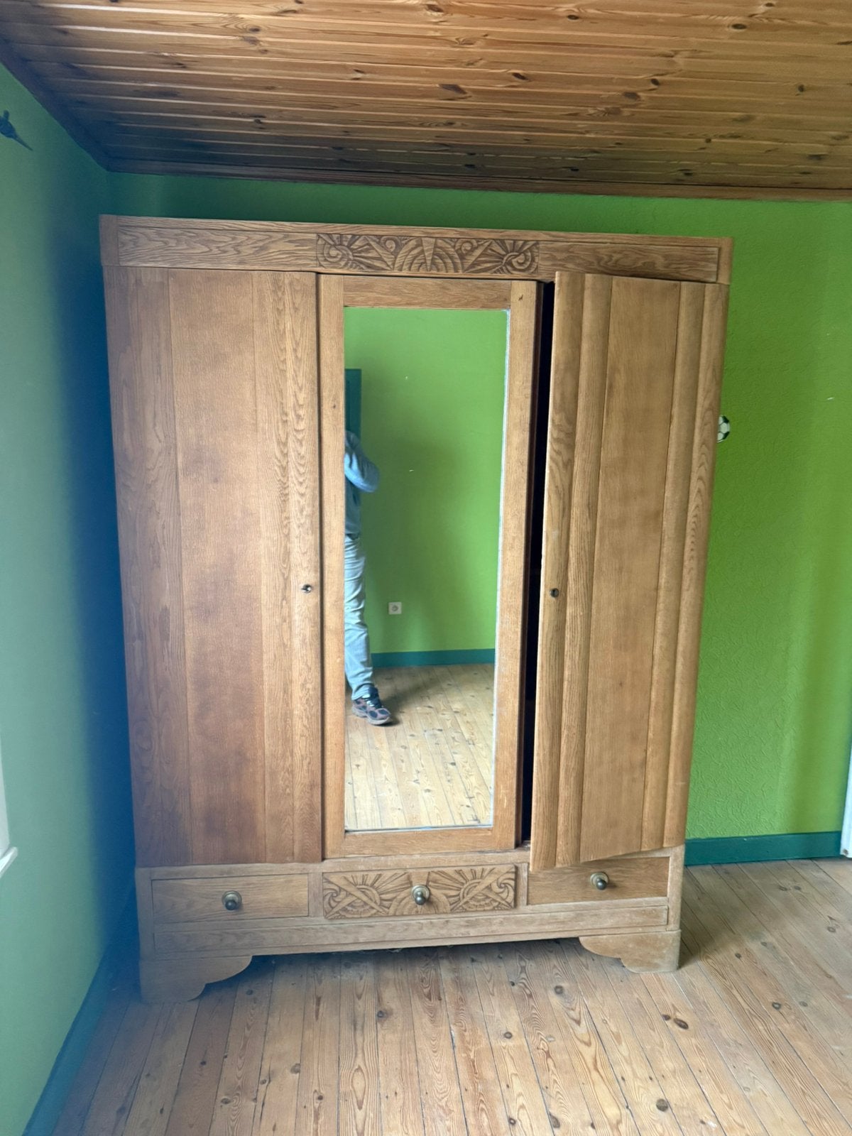 Garde robe trois porte, Avec espace de penderie, 150 à 200 cm, Comme neuf, 50 à 75 cm