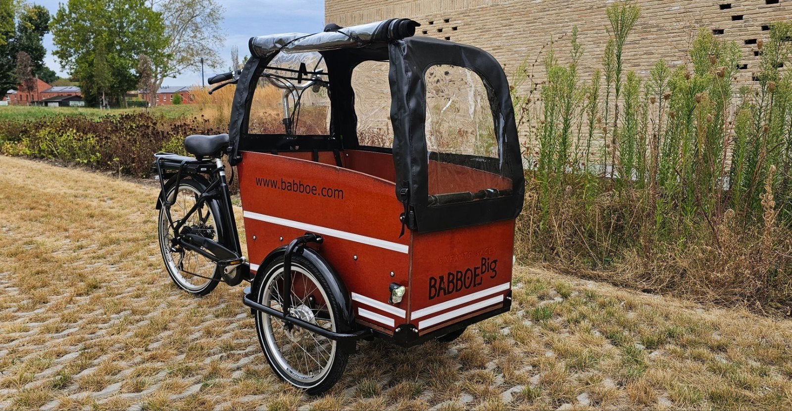 E- bakfiets Babboe Big met splinternieuwe regentent, Vélos & Vélomoteurs, Vélos | Vélos avec bac, Enlèvement, Comme neuf, 4 enfants ou plus