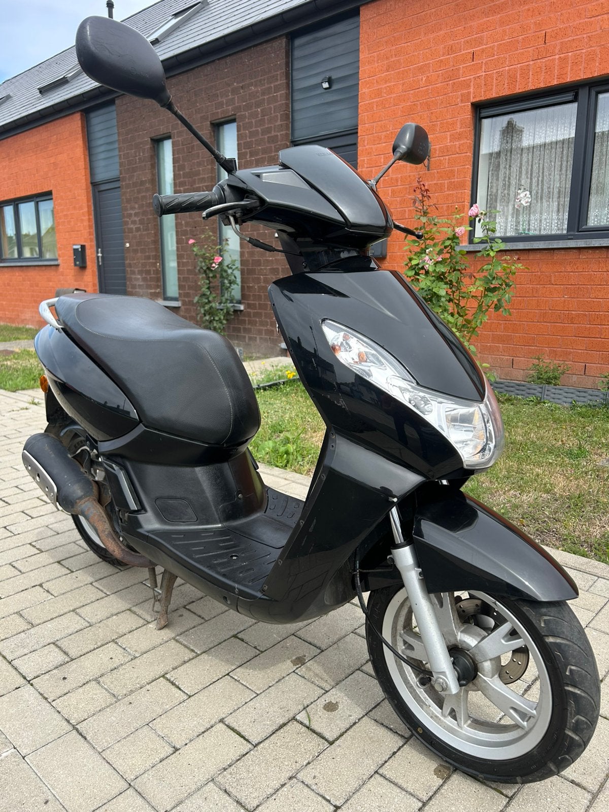 Scooter Peugeot kisbee 2T classe A livraison possible, Fietsen en Brommers, Brommers | Overige merken, Ophalen, Zo goed als nieuw